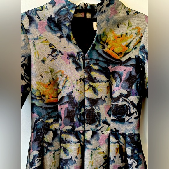 Elegant and Interesting Sharrone evening dress with 3/4 length sleeves - Picture 2 of 11